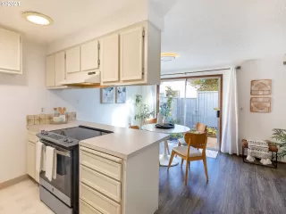 Photo #4: 21480998 Listing