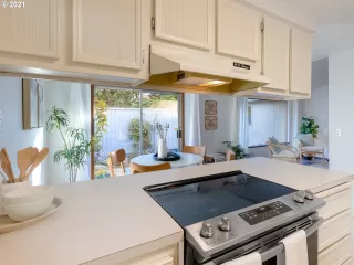 Photo #6: 21480998 Listing