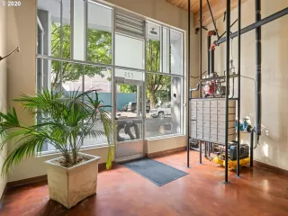 Photo #2: 21481128 Listing