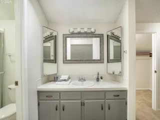 Photo #4: 21481769 Listing