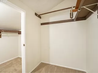 Photo #6: 21481769 Listing