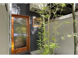 Photo #4: 21482502 Listing