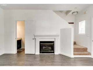 Photo #4: 21482583 Listing