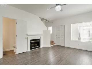 Photo #5: 21482583 Listing