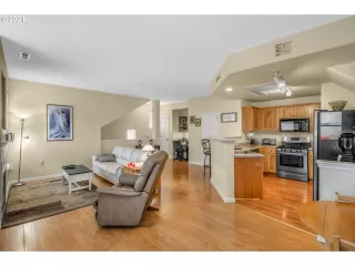 Photo #3: 21483377 Listing