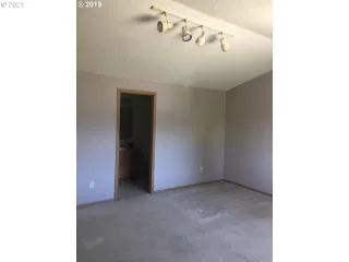 Photo #3: 21483768 Listing