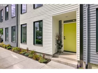 More Details about MLS # 21484185 : 6632 SE 16TH AVE