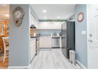 Photo #4: 21484203 Listing