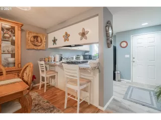 Photo #6: 21484203 Listing