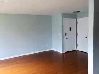 Photo #2: 21484227 Listing