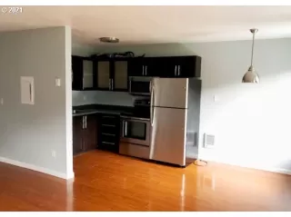 Photo #4: 21484227 Listing