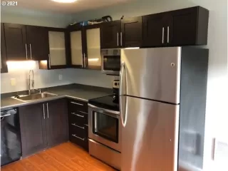 Photo #5: 21484227 Listing