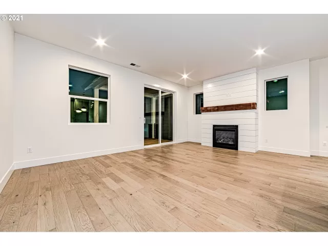 MLS: 21484292 Condo For Sale