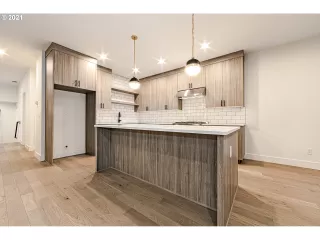 Photo #3: 21484292 Listing