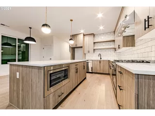 Photo #4: 21484292 Listing