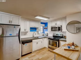 Photo #3: 21484348 Listing