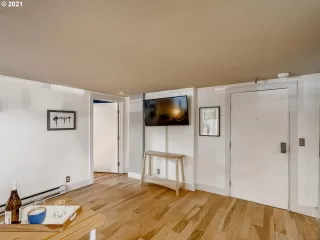 Photo #4: 21484348 Listing