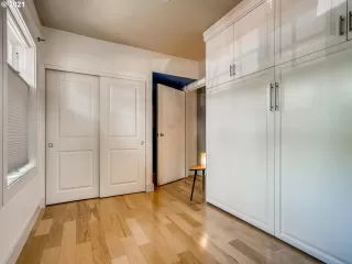 Photo #6: 21484348 Listing