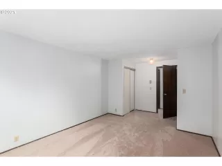 Photo #5: 21484935 Listing 