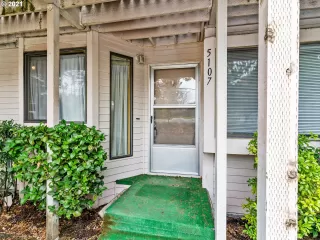 Photo #2: 21487380 Listing