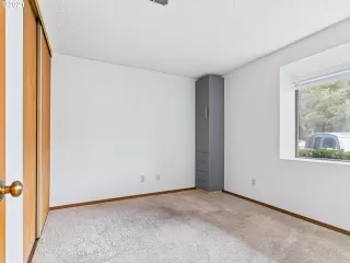 Photo #6: 21487380 Listing