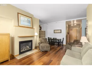 Photo #4: 21487698 Listing