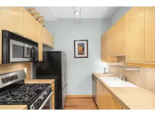 Photo #5: 21487698 Listing