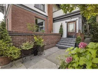 Photo #4: 21489056 Listing