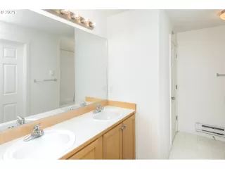 Photo #4: 21489155 Listing