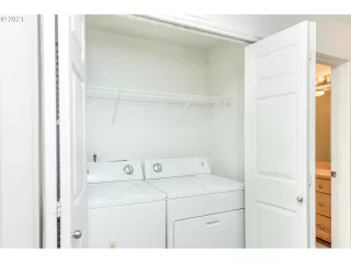 Photo #6: 21489155 Listing