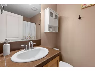 Photo #5: 21489156 Listing