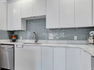 Photo #4: 21489862 Listing