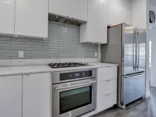 Photo #6: 21489862 Listing