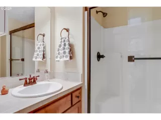 Photo #6: 21490359 Listing 