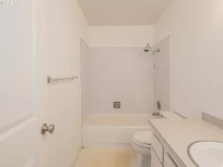 Photo #4: 21490634 Listing