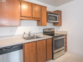 Photo #5: 21490634 Listing