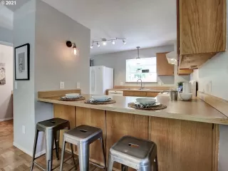 Photo #6: 21490860 Listing