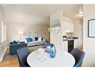 Photo #6: 21491648 Listing