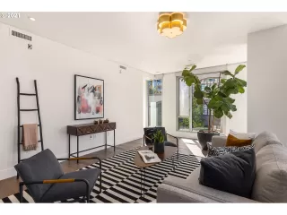 Photo #4: 21492916 Listing