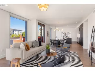 Photo #5: 21492916 Listing