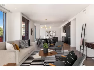 Photo #6: 21492916 Listing