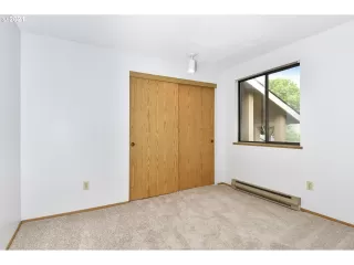 Photo #5: 21493004 Listing