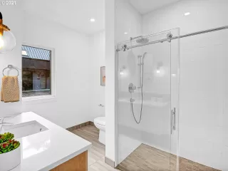 Photo #4: 21495097 Listing