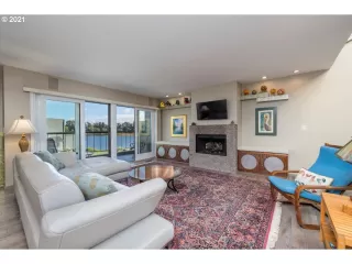 Photo #6: 21495610 Listing