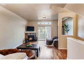 Photo #6: 21495782 Listing
