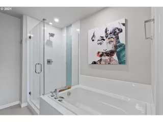 Photo #4: 21497229 Listing