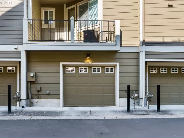 MLS: 21497293 Condo For Sale