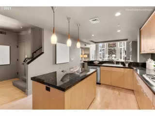 Photo #4: 21498538 Listing