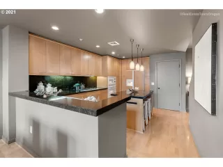 Photo #5: 21498538 Listing