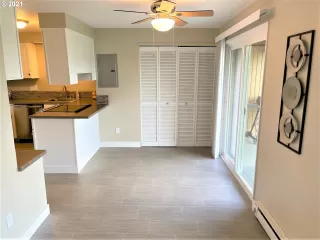 Photo #6: 21498629 Listing